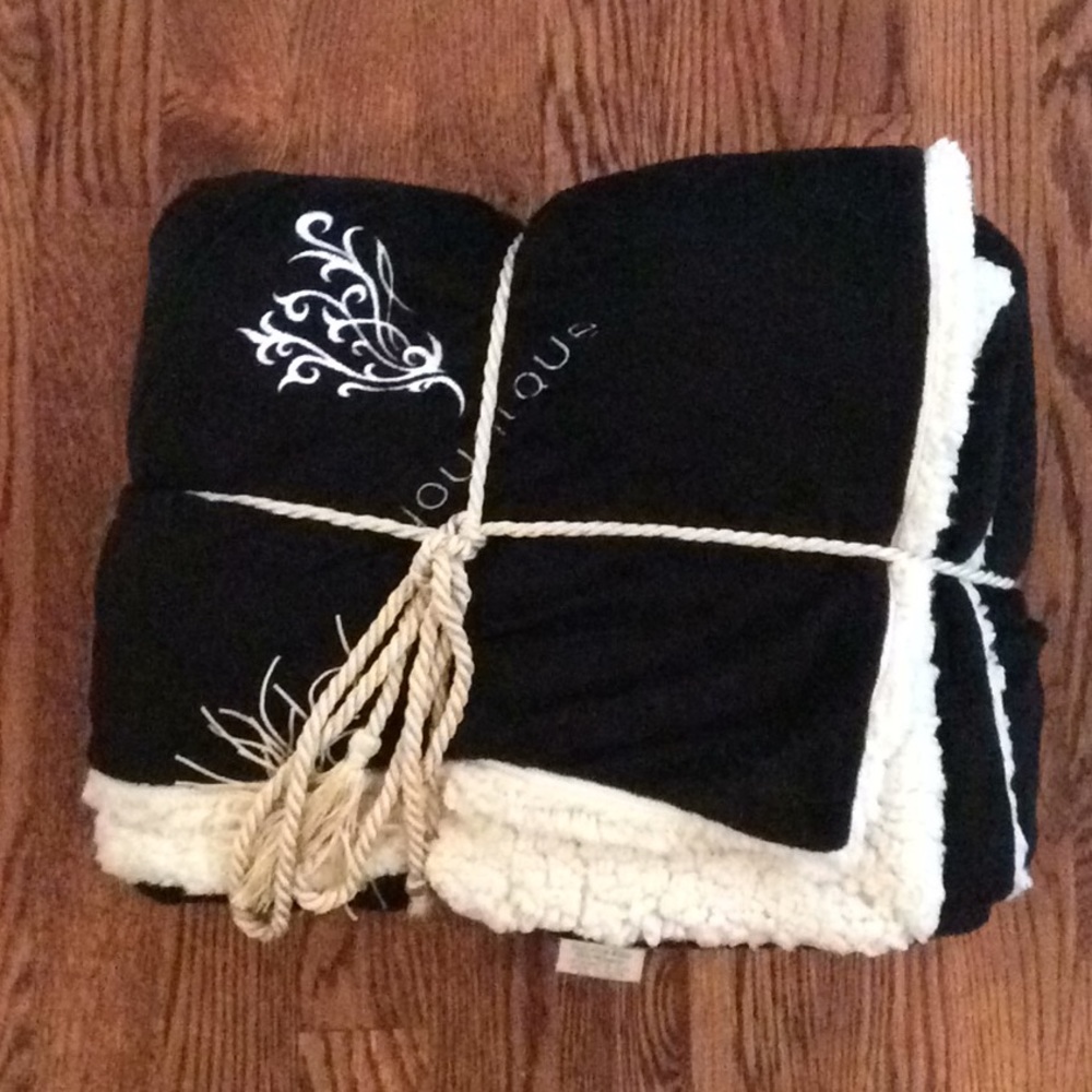 Younique Sherpa Blanket